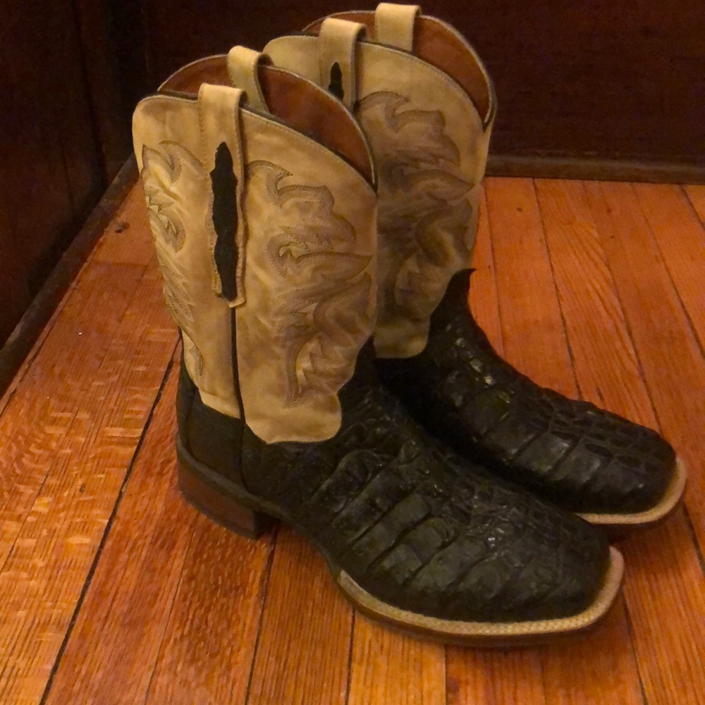 COWBOY BOOTS